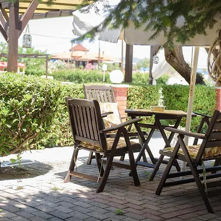 מלון דירות Papanikolaou 3*