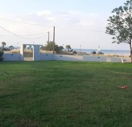 Papanikolaou מלון דירות לריסוס