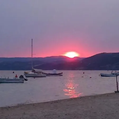 Papanikolaou 3* לריסוס