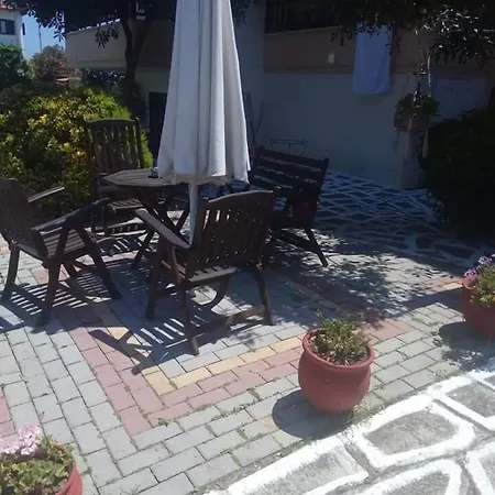 מלון דירות Papanikolaou 3*