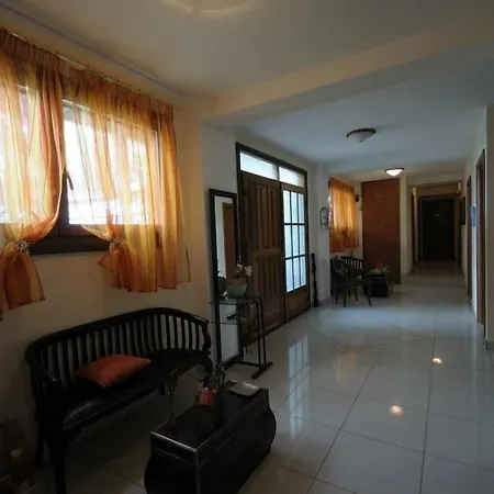 Papanikolaou מלון דירות לריסוס