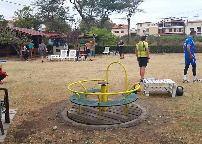 Papanikolaou 公寓式酒店 3*